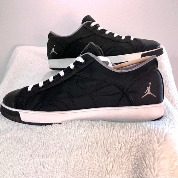 jordan sky high low black